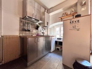 Fotografia z galérie ubytovania Le Pradet - Maison de ville rue piétonne animée v destinácii Clermont-Ferrand