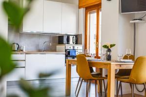 A kitchen or kitchenette at Outdooredo Garda Apartment