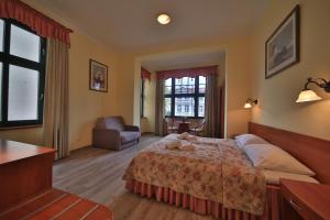 a hotel room with a bed and a window at Villa Alexandra in Świnoujście