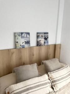 Posteľ alebo postele v izbe v ubytovaní Precioso apto Miami primera linia playa cala de las Sirenas, con WIFI y NETFLIX, adecuado para teletrabajar