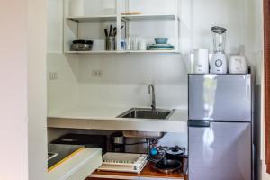 Η κουζίνα ή μικρή κουζίνα στο Kalani Bungalows, Haad Yao +19 φωτογραφίες