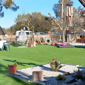 a garden with a park with a playground at Casa kintsugi in Masquefa