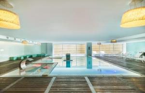 Bazén v ubytování EPIC SANA Luanda Hotel nebo v jeho okolí + 37 fotografií