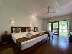 Rúm í herbergi á Carolina Beach Resort & Spa