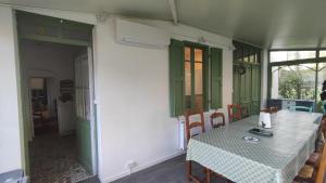Zdjęcie z galerii obiektu Maison des années 30 - Vic-Sur-Cère - 4 personnes w mieście Vic-sur-Cère