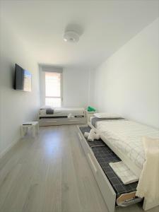 Televízia a/alebo spoločenská miestnosť v ubytovaní Luxurious holiday apartment near Puerto Banus