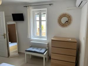 Ένα ή περισσότερα κρεβάτια σε δωμάτιο στο Aretousa Residence in Naoussa, Paros