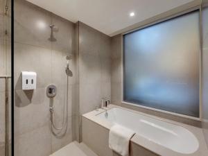 Amarpreet, Chhatrapati Sambhajinagar - AM Hotel Kollection的一间浴室