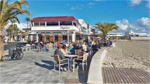 Restaurace v ubytování On the beach with sea view & promenade San Pedro del Pinatar VDE-075