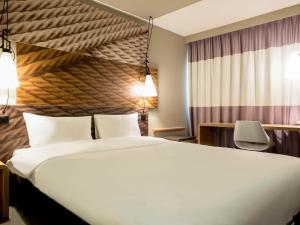 Ein Bett oder Betten in einem Zimmer der Unterkunft ibis Zurich Adliswil