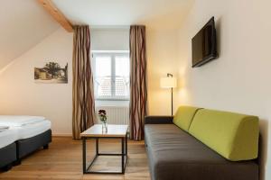 Postel nebo postele na pokoji v ubytování Gasthof Krone + 37 fotografií