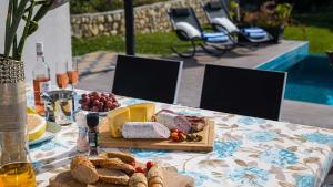 Fotografie z fotogalerie ubytování Stylish villa near Dubrovnik with a swimming pool v destinaci Mlini