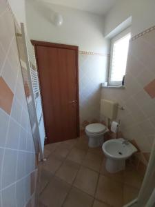 a small bathroom with a toilet and a window at Cascina Cantaret Agriturismo in Agliano Terme