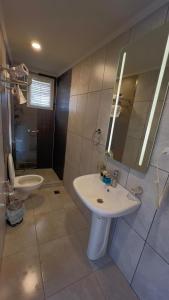 Ένα μπάνιο στο The Lola Hotel +35 φωτογραφίες