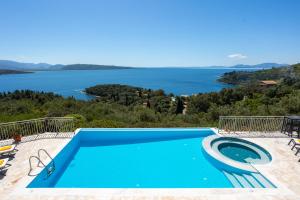 Poolen vid eller i närheten av Luxury Villa Penelope with pool at Kerasia, Corfu