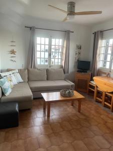 Część wypoczynkowa w obiekcie 2 Bedroom Apartment , Son Bou