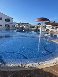 Basen w obiekcie 2 Bedroom Apartment , Son Bou lub w pobliżu