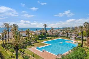 an aerial view of a swimming pool and the ocean at Bahia Dorada 4 in Estepona