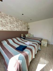 Łóżko lub łóżka w pokoju w obiekcie Chambres d'Hôtes Lefoulon