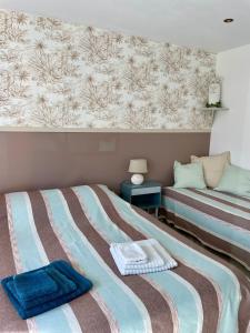 Łóżko lub łóżka w pokoju w obiekcie Chambres d'Hôtes Lefoulon