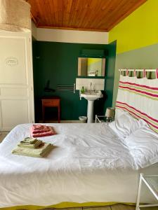 Łóżko lub łóżka w pokoju w obiekcie Chambres d'Hôtes Lefoulon