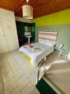 a bedroom with a bed and a green wall at Chambres d'Hôtes Lefoulon in Pirou