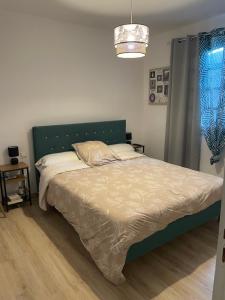 Ένα ή περισσότερα κρεβάτια σε δωμάτιο στο Villa dans le Gard située entre Nîmes, Alès et Uzès avec piscine et spa jacuzzi +18 φωτογραφίες