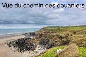 a picture of a beach with the words we do cemelin de donners at Grand T4 à 150m de la Plage in Le Portel