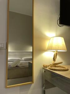 Postel nebo postele na pokoji v ubytování Leone Suite B&B & Restaurant