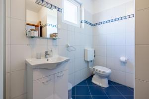 Ένα μπάνιο στο Apartments Trossana