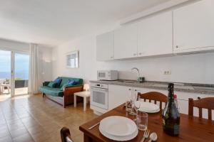 Kuchnia lub aneks kuchenny w obiekcie Costa Isora 1 Frontline By Paramount Holidays