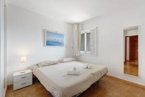 Łóżko lub łóżka w pokoju w obiekcie Costa Isora 1 Frontline By Paramount Holidays