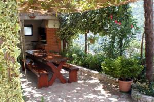 Vonkajšia záhrada v ubytovaní Apartments with a parking space Moscenicka Draga, Opatija - 18440