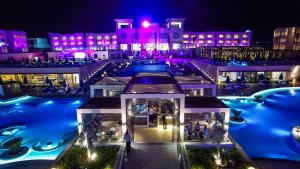 Cleopatra Luxury Resort Sharm - Adults Only 16 years plus内部或周边的泳池
