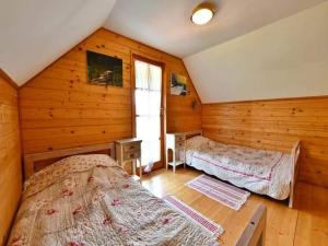 Katil atau katil-katil dalam bilik di Tetina kuća
