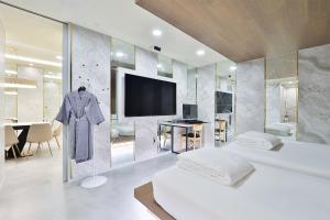 TV a/nebo společenská místnost v ubytování Ytt Hotel