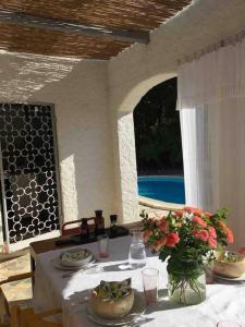 Φωτογραφία από το άλμπουμ του Villa climatisée, vue mer et colline avec piscine σε Les Issambres