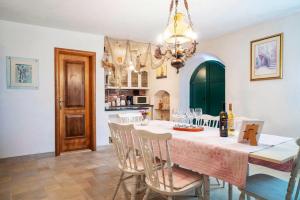 Gallery image of Holiday Home Alegra in Podgora