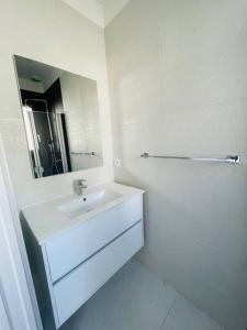 Fotografia z galérie ubytovania Superbe villa avec piscine privative chauffée v destinácii Lecci