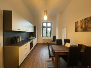 a kitchen and dining room with a table and a dining room at Charmante Wohnung am Neckar in Bad Wimpfen