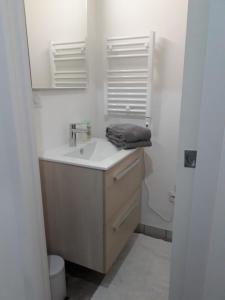 Kúpeľňa v ubytovaní "Cosy trendy" - appart étage 1 - Loc'h finistère - N3