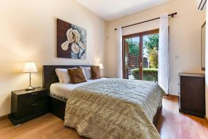 Ένα ή περισσότερα κρεβάτια σε δωμάτιο στο 3 bedroom Villa Athina with private pool and golf views, Aphrodite Hills Resort +26 φωτογραφίες