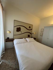Postel nebo postele na pokoji v ubytování Locanda Lorena