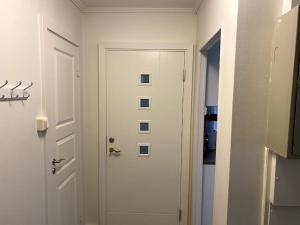 a white door in a room with a hallway at Lovely 2 bedroom apartmen with free parking in Bergen