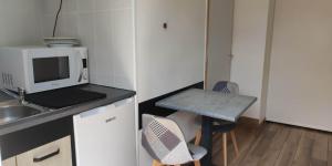 Köök või kööginurk majutusasutuses Studio privée de 24m2 à 20 min de Puy du fou