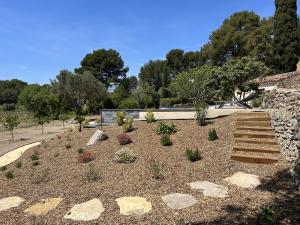a garden with stairs and plants in a park at Le Mas Golie in Le Castellet