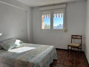 Кровать или кровати в номере Residencial salida directa al mar. Grandes vistas +47 фотографий