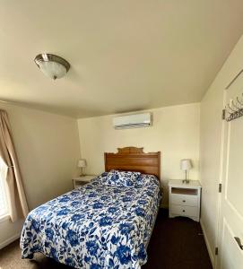 Gallery image of The Attleboro House in Oak Bluffs