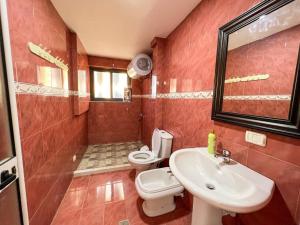 Vannituba majutusasutuses Scanderbeg Square 2BR APT