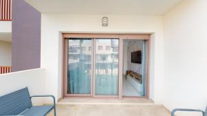 Televízia a/alebo spoločenská miestnosť v ubytovaní Apartamento Bianca Beach